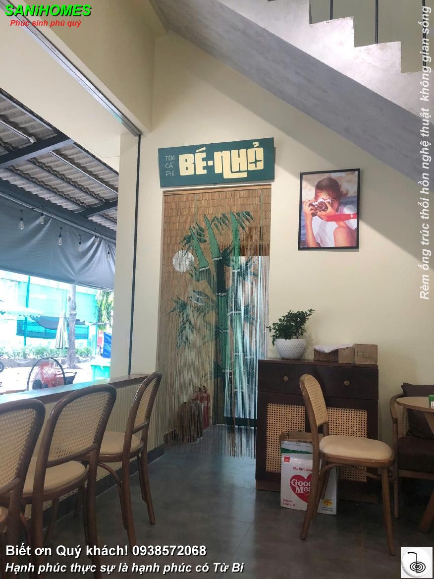 rem ong truc bieu thi mau xanh la cay trong nha 4